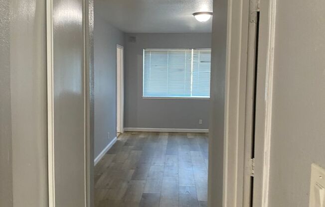 2 beds, 1 bath, $2,200, Unit T4