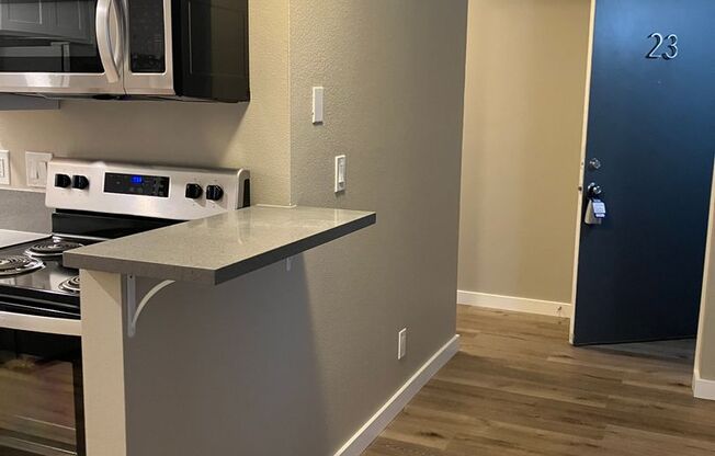 2 beds, 1 bath, 727 sqft, $1,695, Unit 23