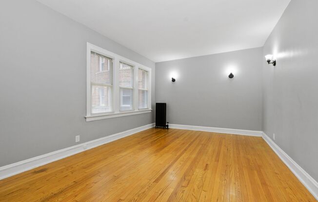 2 beds, 1 bath, $1,800, Unit 8709-1E