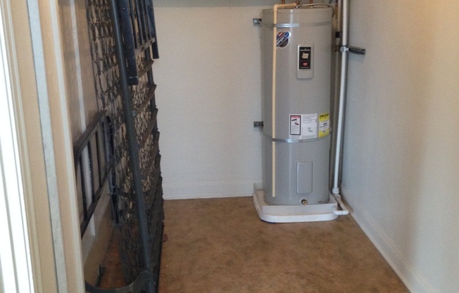 Studio, 1 bath, 465 sqft, $950, Unit 305