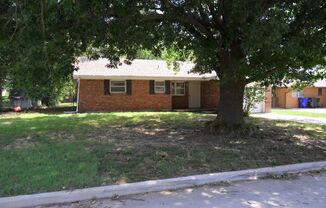 Nice 3 bedroom 1.5 bath home with a single car garage.  Walk to Cleveland Elementary.