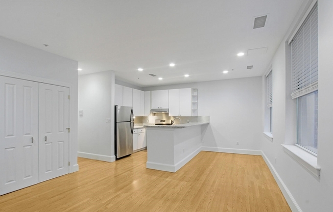 140 BOYLSTON ST