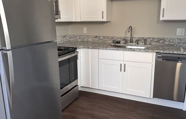 2 beds, 1 bath, 800 sqft, $1,205, Unit 919-2