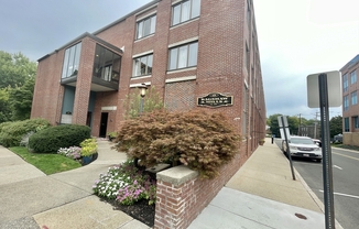 128 WARREN ST