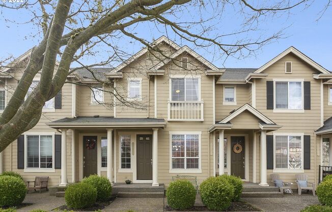 Available 2BD/2.5BATH Townhome in Desirable Fountain Court & Progress Ridge Area! **HOLIDAY SPECIAL!!