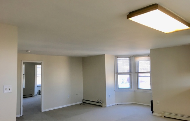 2 beds, 1 bath, $1,500, Unit 3F