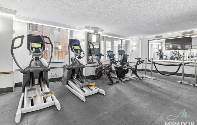 2 beds, 1 bath, $5,700, Unit 33J