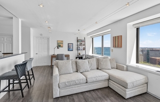 85 E India Row