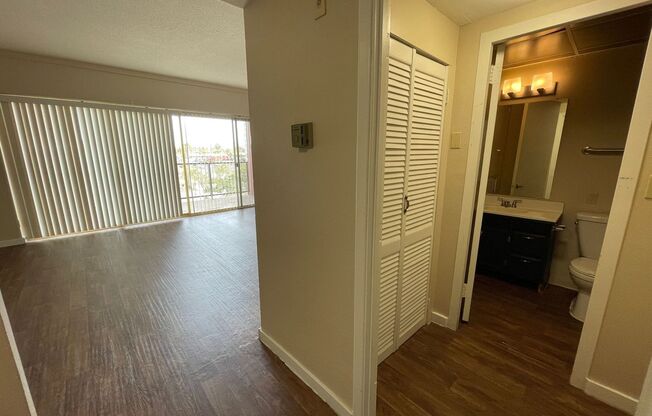 Studio, 1 bath, $900, Unit UNIT 4S