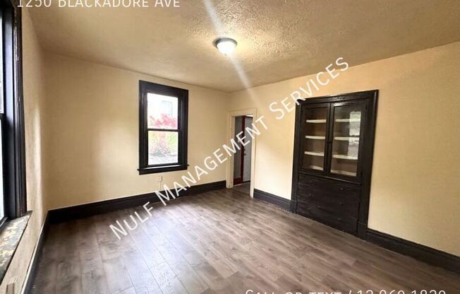 1250 BLACKADORE AVE