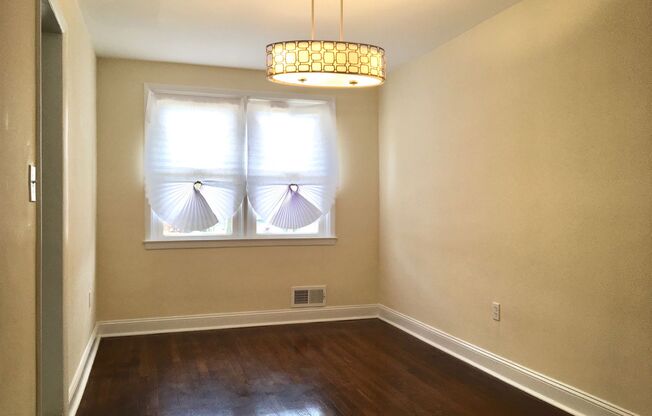 Beautiful 3 Bedroom Townhome in Parkville!
