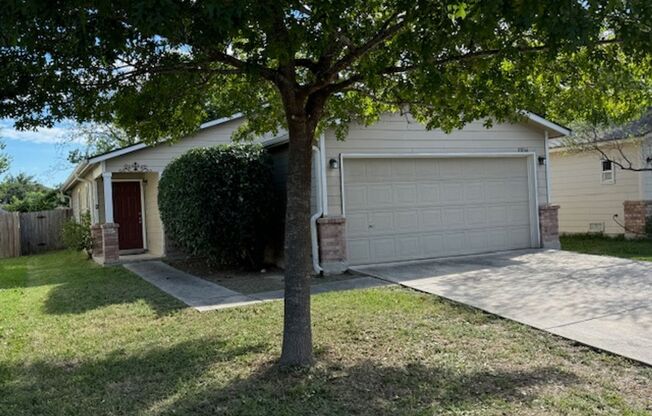 GREAT ONE STORY HOME  |  3 BEDROOMS  |  2 BATHS  |  NEAR LACKLAND  |  MOVE IN READY