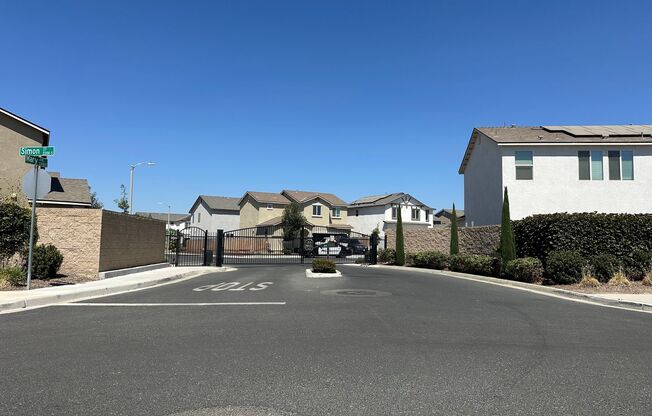 Beautiful newer home in a gated community  !!! MOVE IN SPECIAL !!!