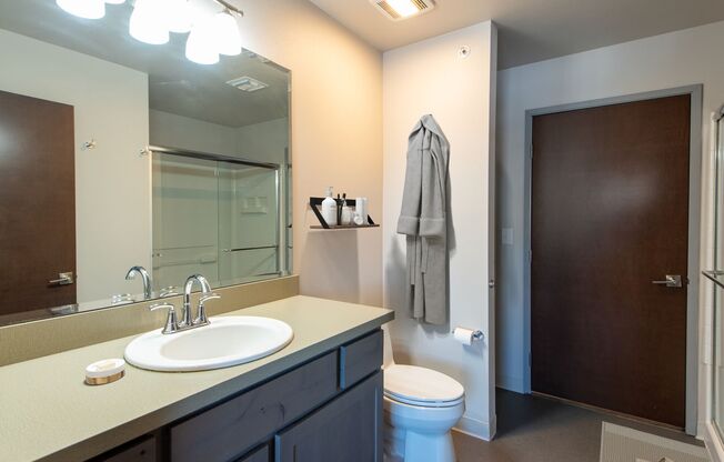 1 bed, 1 bath, 780 sqft, $1,495, Unit 2210 Remington 116