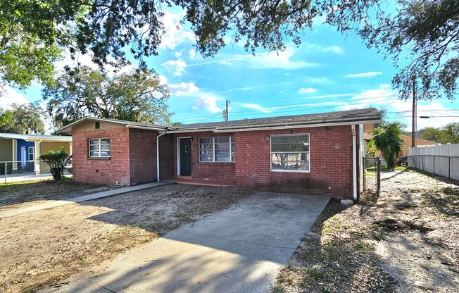 Another amazing 4 bedroom 2 bath rental in Lakeland!