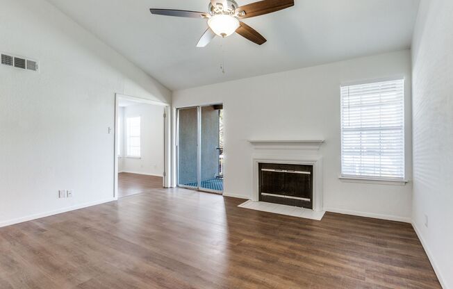 2 beds, 1 bath, $1,500, Unit #2033