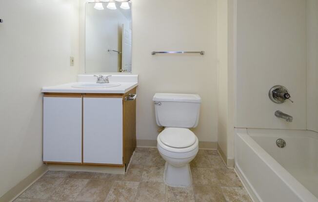 Bathroom With Bathtub at Bradford Place Apartments, Lafayette, 47909