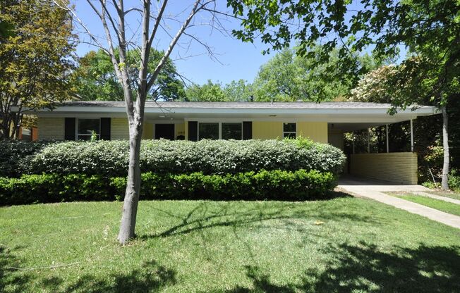 Charming Home With A Spacious Yard!