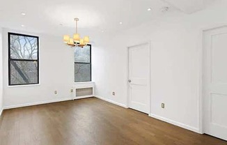 250 MANHATTAN AVE