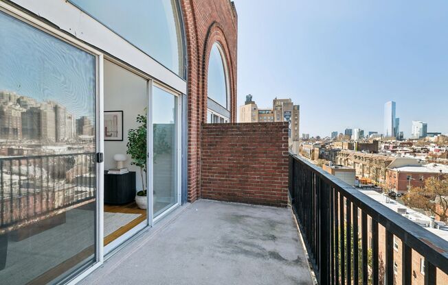 1 bed, 1.5 baths, $2,260, Unit PH2