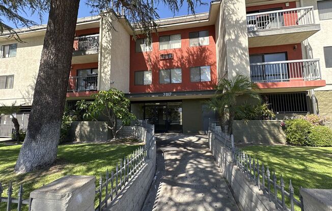 7817 Vineland Avenue