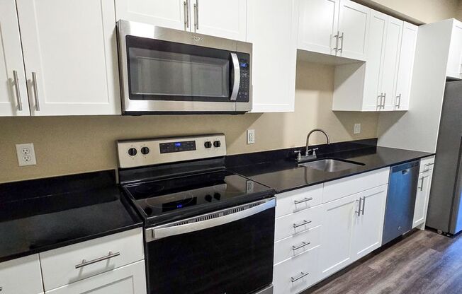 Studio, 1 bath, 596 sqft, $1,350, Unit 207