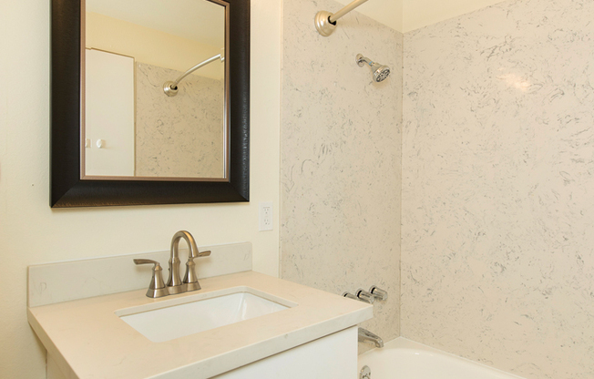Remodeled 2 Bed / 1 Bath in central FREMONT! W/D in-unit!
