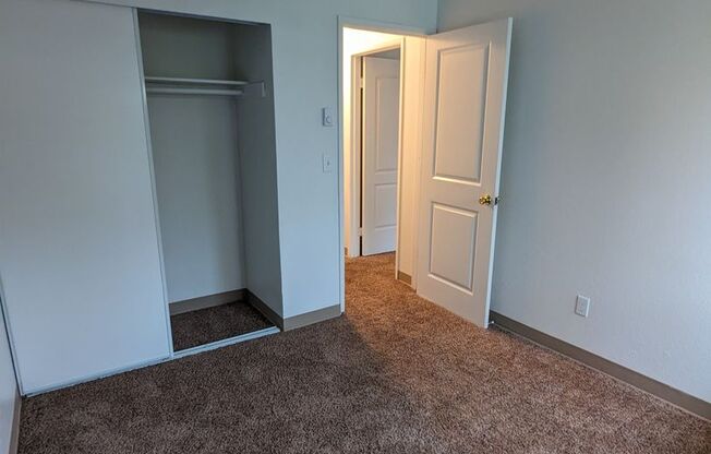 2 beds, 1 bath, 800 sqft, $1,595, Unit 05B