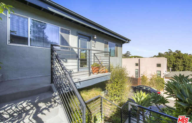 2245 SILVER RDG AVE