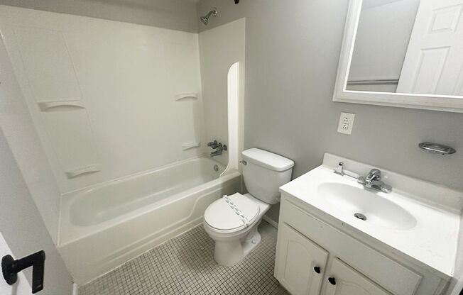 1 bed, 1 bath, 560 sqft, $825, Unit 611-19