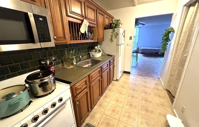 Studio, 1 bath, 500 sqft, $2,400, Unit 208