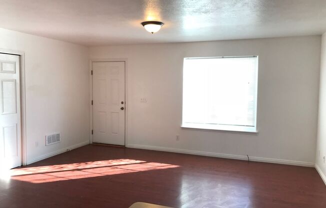 2 beds, 1 bath, 780 sqft, $1,000, Unit 610 #2