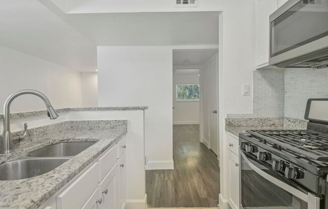 1 bed, 1 bath, 755 sqft, $1,150, Unit 107