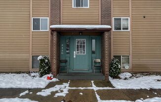 2 beds, 1 bath, $1,225, Unit 2420 #3