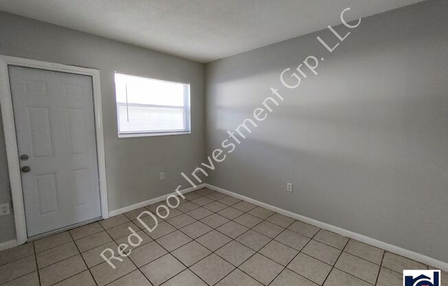 2 beds, 1 bath, $1,095, Unit 2