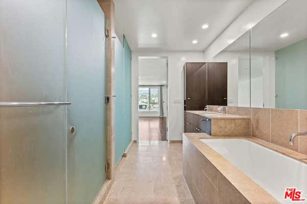 1 bed, 2 baths, 1,410 sqft, $5,200