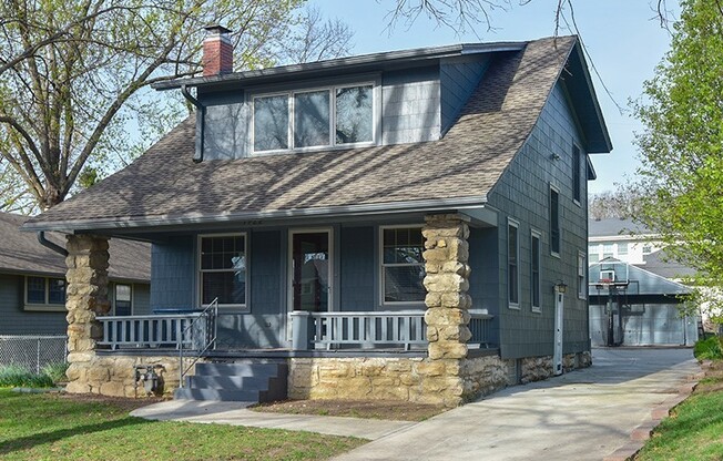 Waldo 4 Bed 2 Bath Home + 2 Car Garage