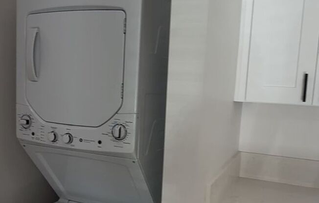 1 bed, 1 bath, 590 sqft, $1,945, Unit #43