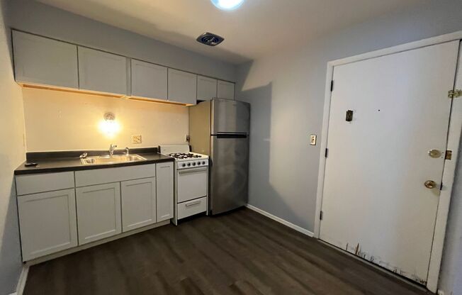 1 bed, 1 bath, 450 sqft, $895, Unit 03