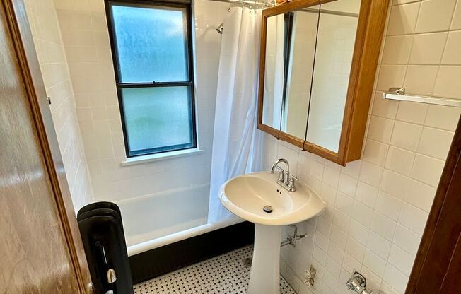 Studio, 1 bath, 320 sqft, $1,495, Unit 225-211