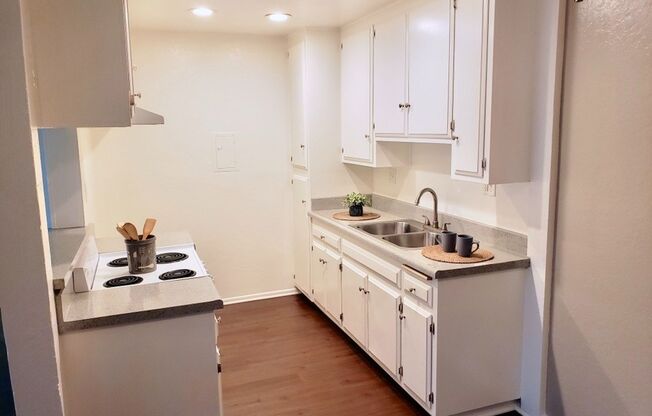 1 bed, 1 bath, 644 sqft, $2,125, Unit 75