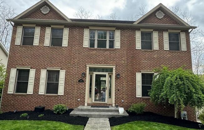USGA Spacious 4 bedroom home with Hot Tub. Available only for the USGA Golf tournament
