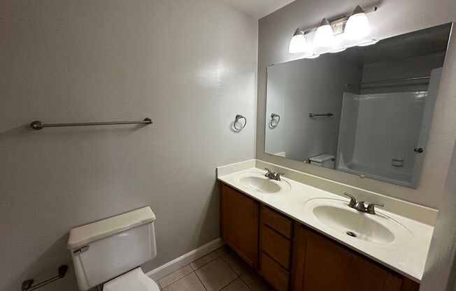 1 bed, 1 bath, 755 sqft, $1,100, Unit 5728E