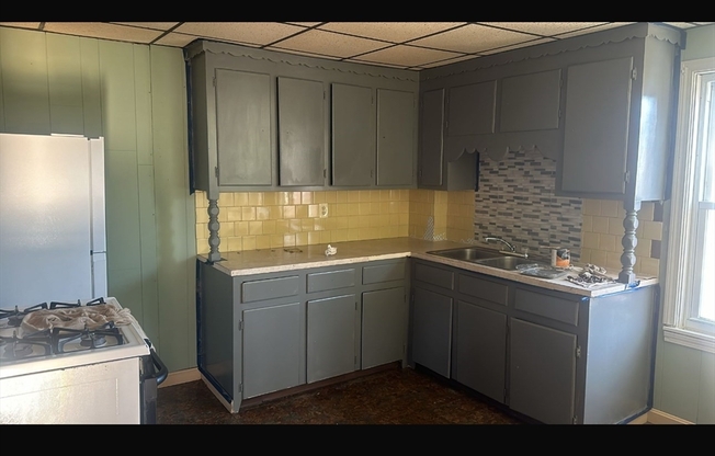 3 beds, 1 bath, 1,000 sqft, $1,700, Unit 3