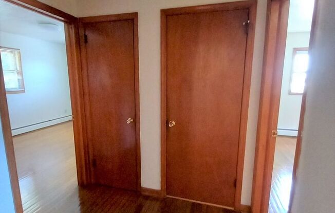 2 beds, 1 bath, 903 sqft, $1,290, Unit D-1