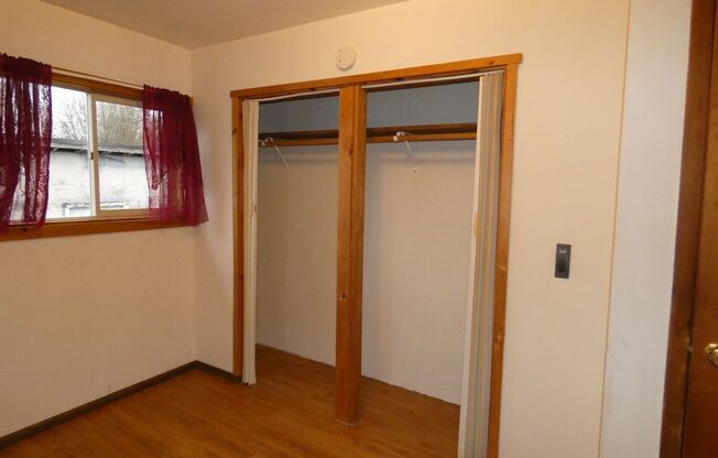 2 beds, 1 bath, $1,600