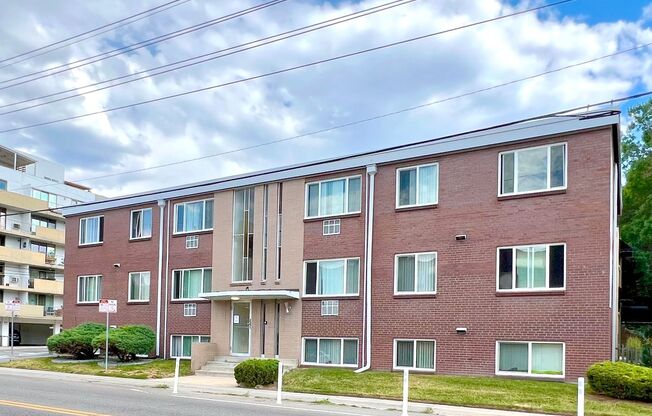 1 bed, 1 bath, 689 sqft, $1,400, Unit 8