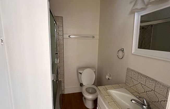 2 beds, 1 bath, $1,395