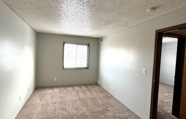 2 beds, 1 bath, 800 sqft, $850, Unit 3710-02