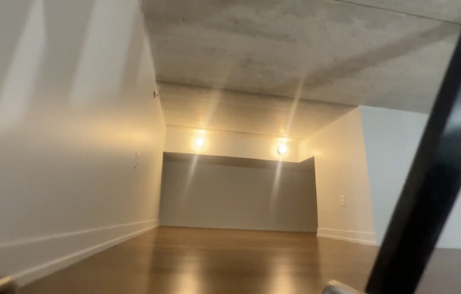 162 W HURON